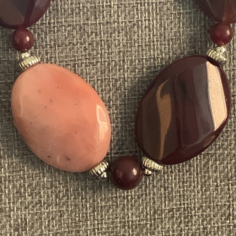 Silver Tone Maroon and Pink Chunky Beaded Necklace 19” - Picture 2 of 3